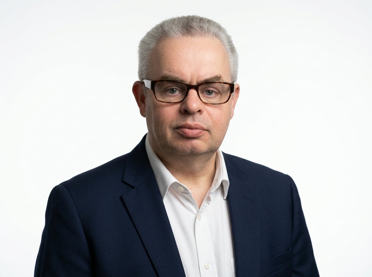 Portret nowoczesny AI – szare tło